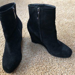 VGUC black suede Talbots platform boot, size 9